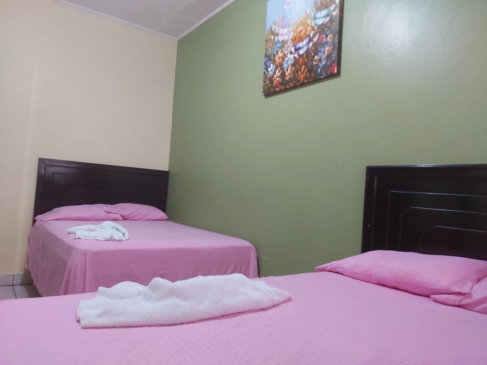 Mados Hotel Tamarindo Choluteca Bilik gambar